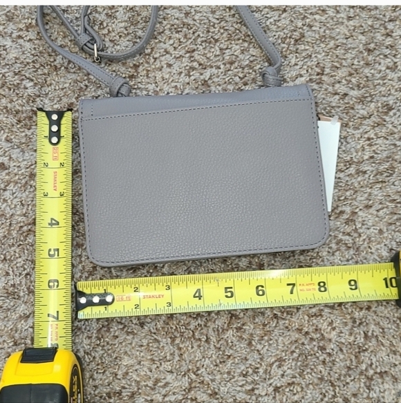 Steve Madden Crossbody Bag with Modern Design - Picture 2 of 5